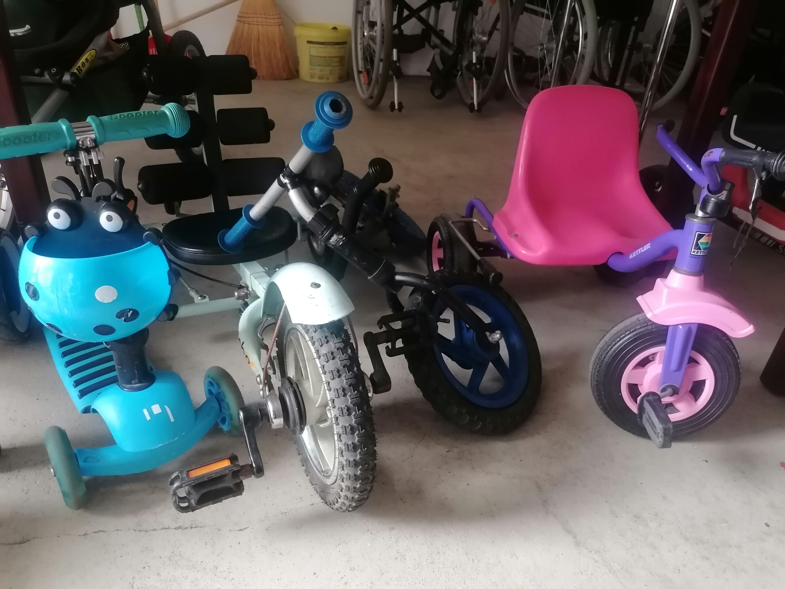 Diverse Kinderfahrzeuge